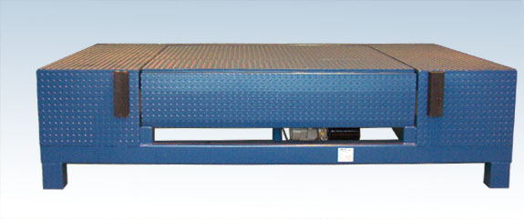 Ter�slaituriin kiinnitetty kuormaussilta